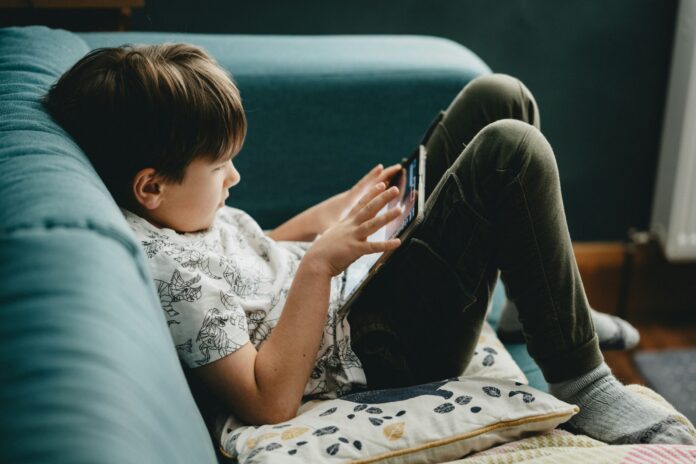 kid-mobile-phone-unsplash-scaled